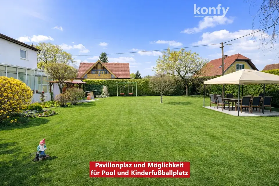 Idyllisches Einfamilienhaus in Grazer Ruhelage auf 748 m2 Grund: 4 Zimmer, großer Keller, Parkgarage und Fernwärmeheizung! Optional sogar mit Fußbodenheizung!