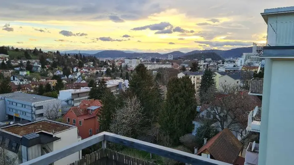 Dachterrassenwohnung in LKH-Nähe mit traumhaftem Blick über Graz, Privatverkauf ohne Makler