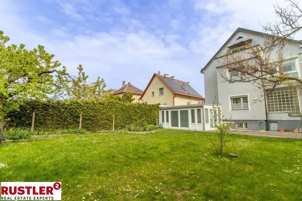 Einfamilienhaus mit viel Platz 5 Minuten von der U1 entfernt zu verkaufen
