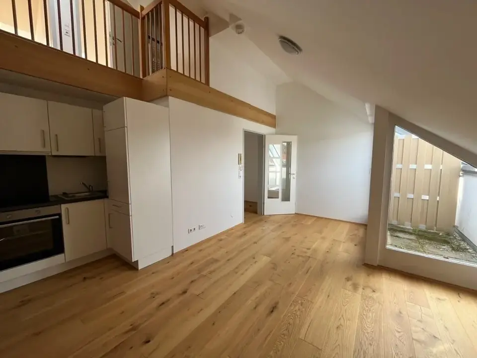 Wunderschöne, perfekt aufgeteilte 3-Zimmer-Altbauwohnung mit kleiner Dachterrasse in absoluter Bestlage, direkt gegenüber der Karl-Franzens-Universität - WG geeignet - Provisionsfrei