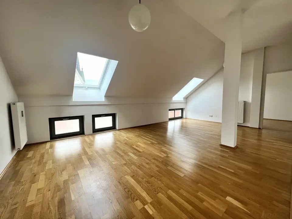 3 Zimmer mit Lift im Dachgeschoss, ideal als WG