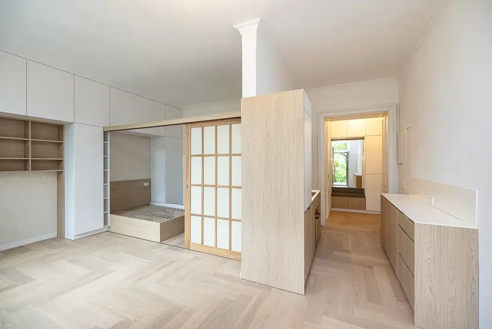 Japandi Design Suite mit Westbalkon