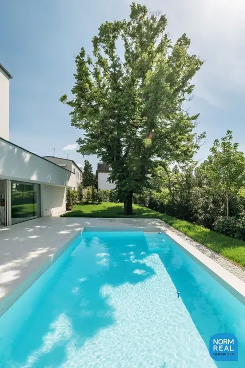 Generalsanierte Villa der Wiener Moderne mit Garten und Swimmingpool