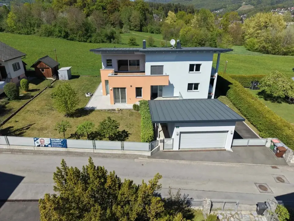 Neuwertiges Zweifamilienhaus bzw. Wohnhaus mit Büro oder Praxismöglichkeit sowie Garten in Graz - Ihr Traum vom Wohnen!
