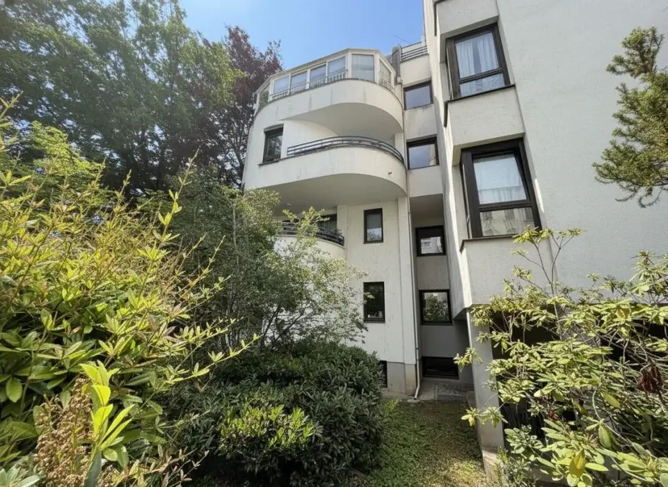 Charmante Wohnung mit Potenzial & Tiefgarage in ruhiger Grünlage in Graz-Geidorf!