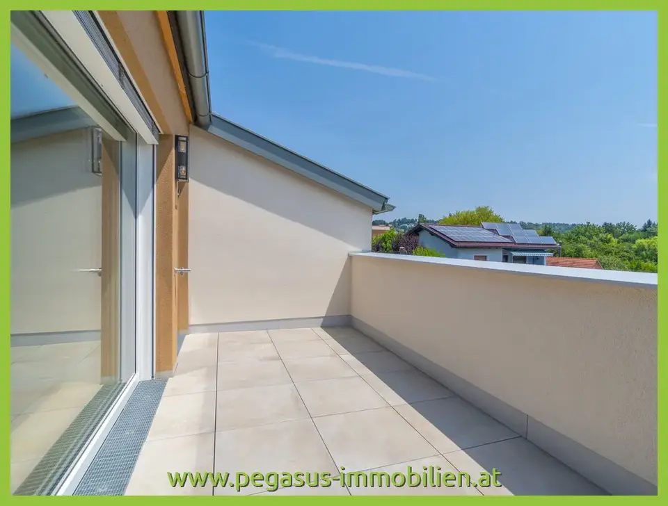 Sonniger Neubau im obersten Stockwerk - 2 Zimmer, Südbalkon, Lift