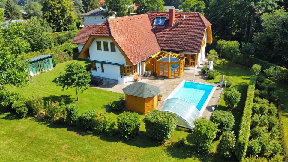 Exklusives Wohnen im Grünen - Villa direkt am Leechwald