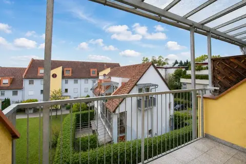 Sonnige Wohnung mit Balkon, Tiefgaragenparkplatz