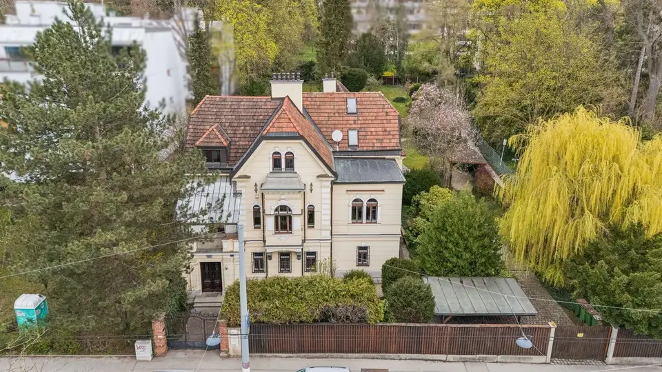 Großzügiges Mehrfamilienhaus mit 3 Wohneinheiten und parkähnlichem Grundstück