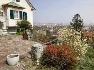 Rarität - gediegenes Anwesen mit spektakulärer Aussicht