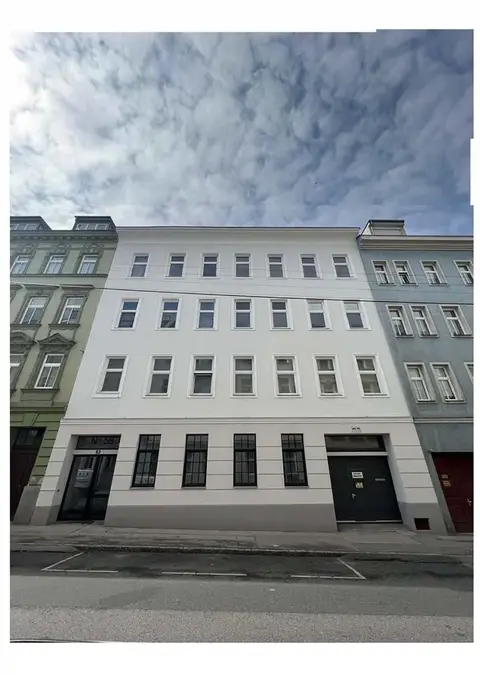 + Projektentwicklung mit Seltenheitswert + Gepflegtes Zinshaus in 1100 Wien mit rund 90 Prozent Leerstand und baubewilligtem Dachgeschossausbau sowie Zubau +