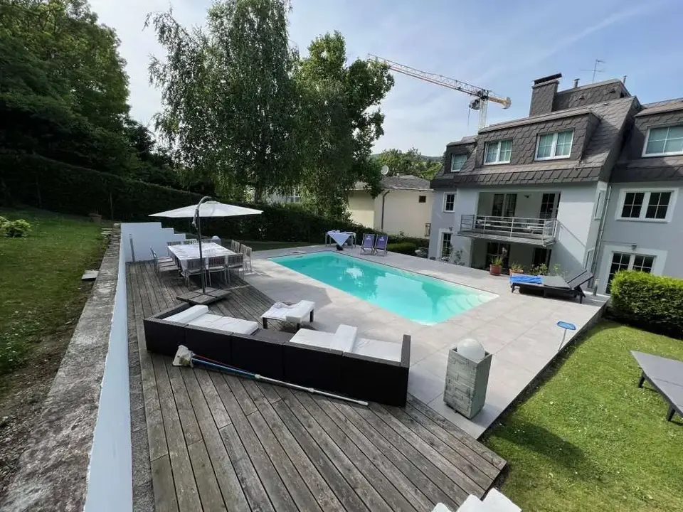Familienhaus mit 3 Wohneinheiten und privatem Garten