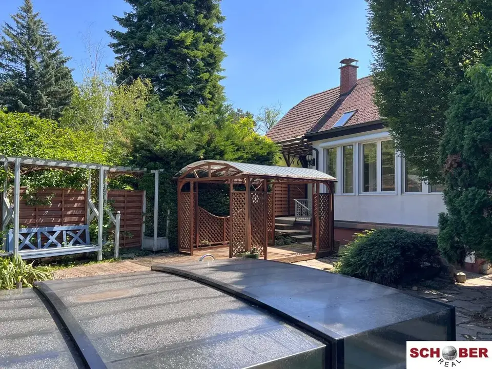 Renovierungsbedürftiges Haus mit Charme in gekuppelter Bauweise
