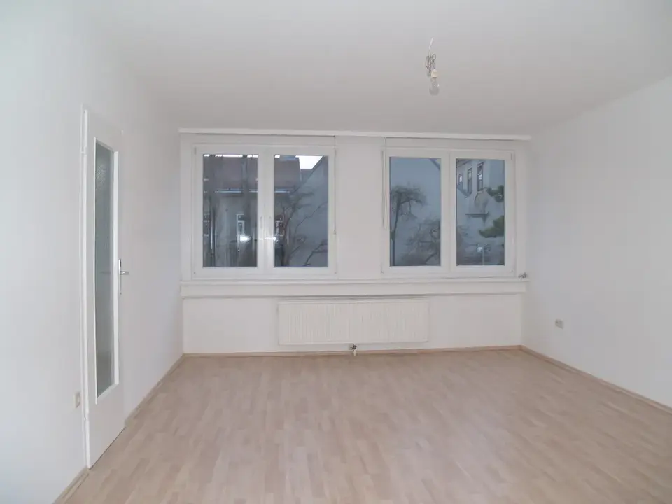Helle und gepflegte Neubauwohnung mit moderner Einbauküche