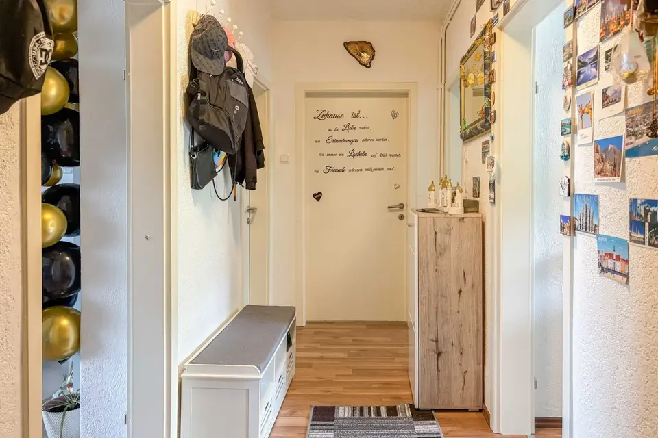 Gut aufgeteilte 3 Zimmerwohnung mit Balkon in den Innenhof.