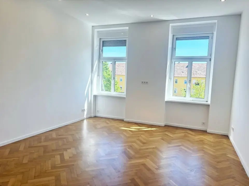 Perfekt für Investoren (WG geeignet) oder zur Eigennutzung: sonnige 4-Zimmer Altbauwohnung mit toller Raumaufteilung - frisch saniert!